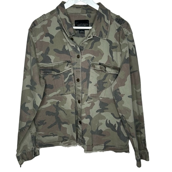 Sanctuary Shirt Jacket Womens XL Green Camo Print Button Down Tailored Fit - Picture 1 of 4
